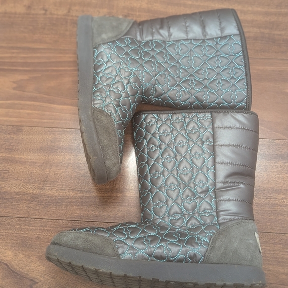 UGG Girls Boots - Picture 4 of 11